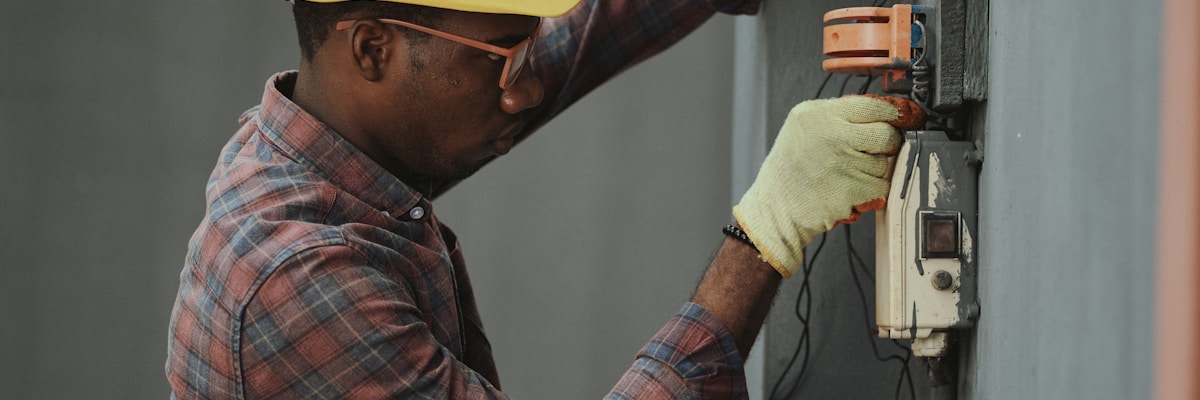 Professional plumber working on pipes in Dubai