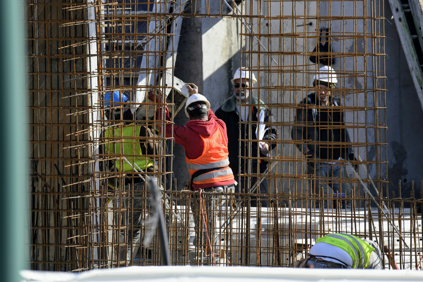 Contractors Near Me Dubai - Find Licensed Contractors in Dubai 2025