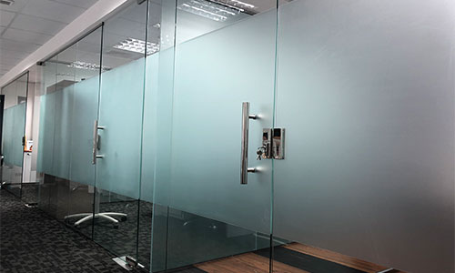 Office Glass Partition Dubai, Glass Work Dubai, Glass Partition Maker